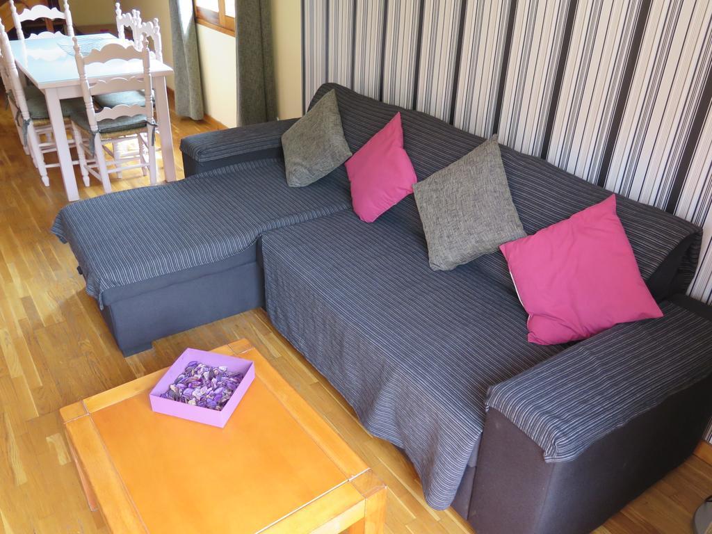 Apartaments El Ribal Valencia D'Aneu Exterior photo